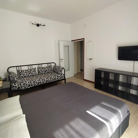 Brenta/Corvetto Studio Apartment Milão Exterior foto